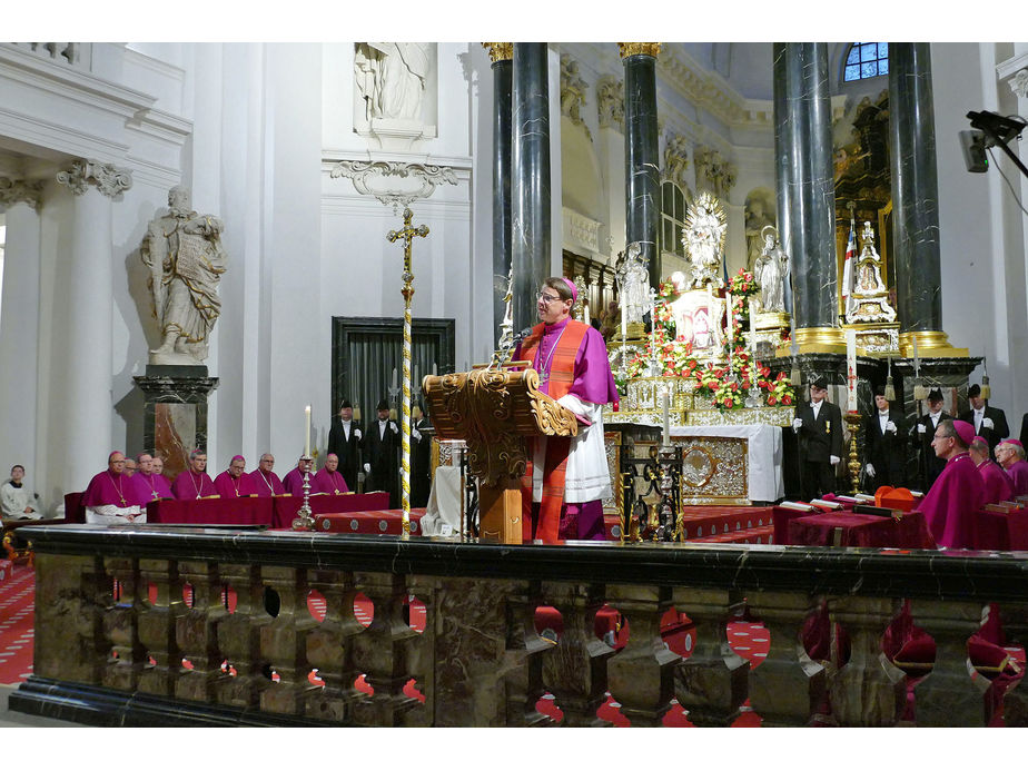 Abschlussvesper der Bischofskonferenz mit Austeilung des Bonifatiussegens (Foto: Karl-Franz Thiede)